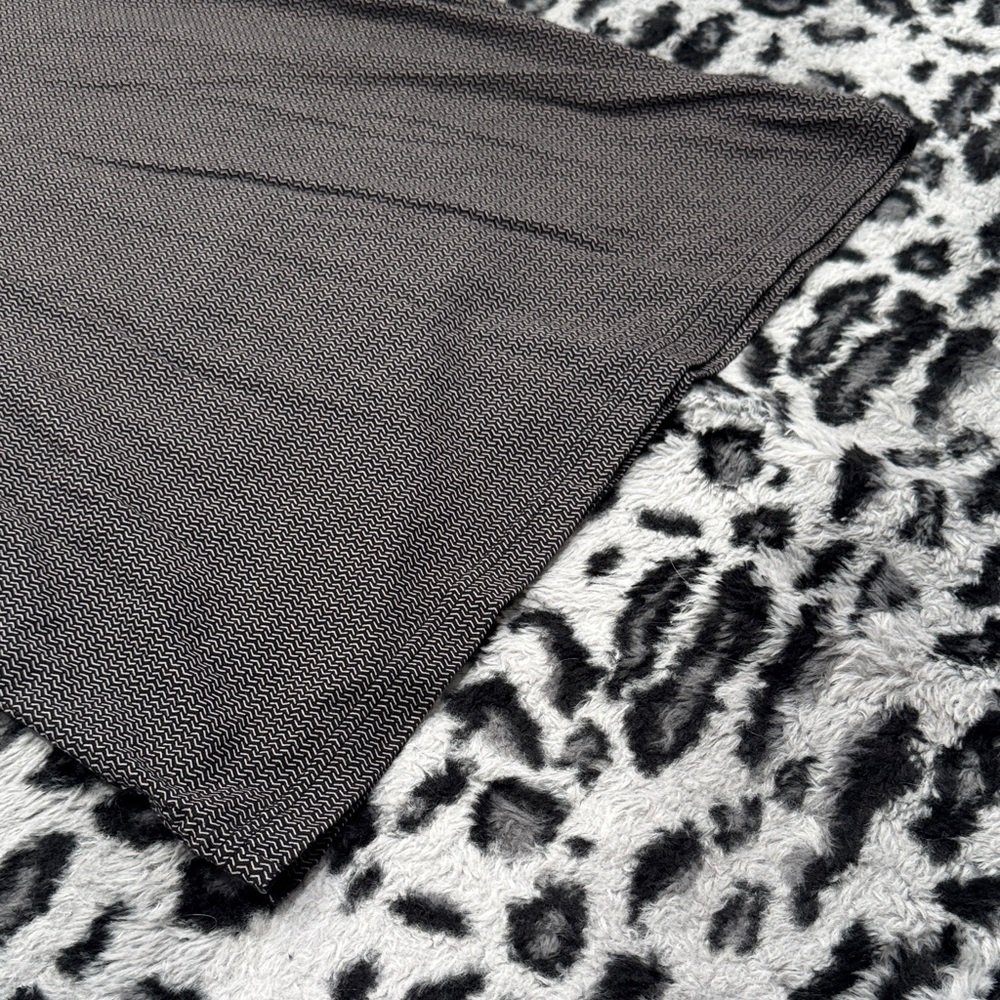 Liz Claiborne Men's Black and Grey Patterned Polo Shirt - Picture 4 of 5